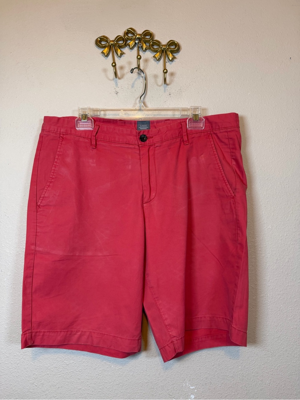 GAP Men's Coral-Red Flat Front Cotton Shorts. 100% cotton. Size 35
